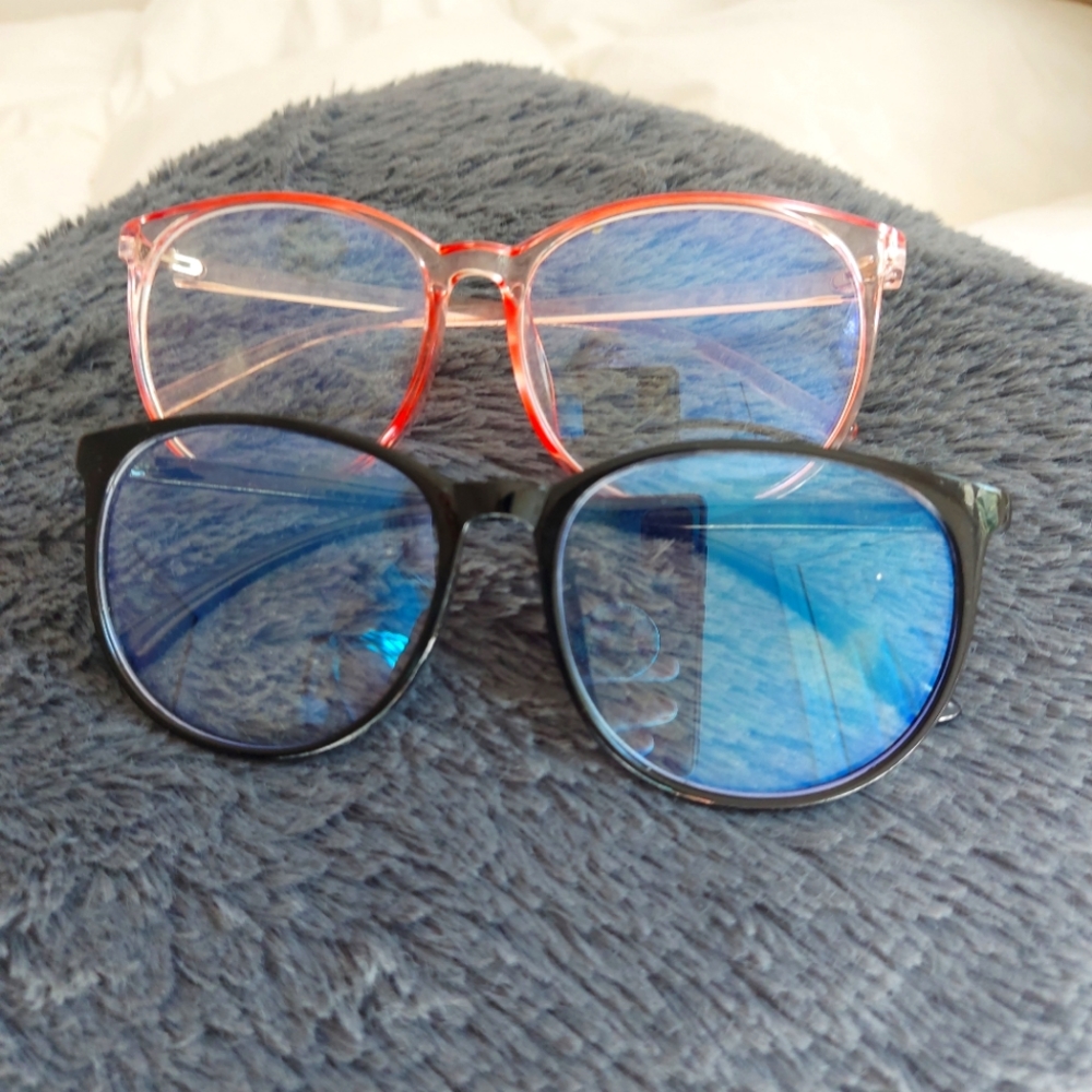 Blue light blocking glasses